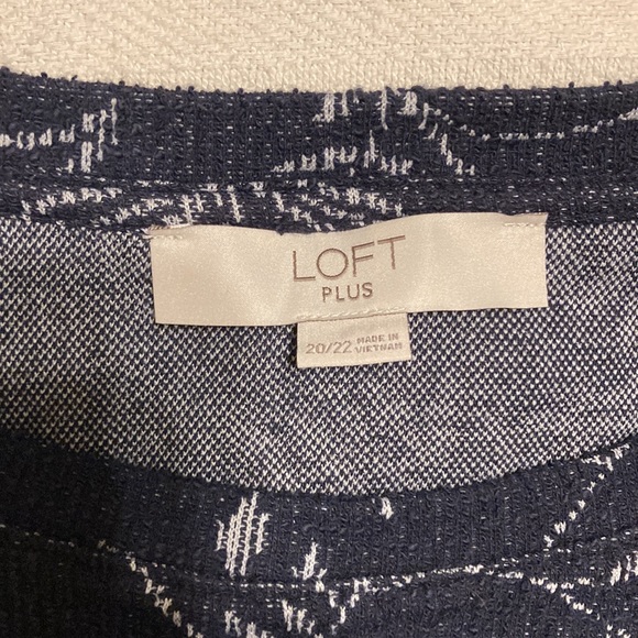 LOFT Plus Sweater Navy with white - Picture 4 of 4